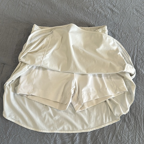 Lululemon Athletica Skirt | WHITE Tennis Skirt High Rise | Size: 8 - Picture 3 of 4